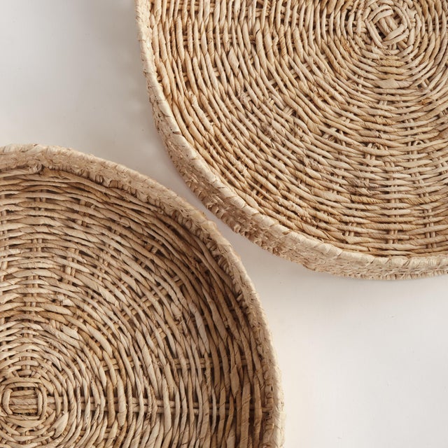 Contemporary Juliet Abaca Round Trays, Set Of 2 For Sale - Image 3 of 7
