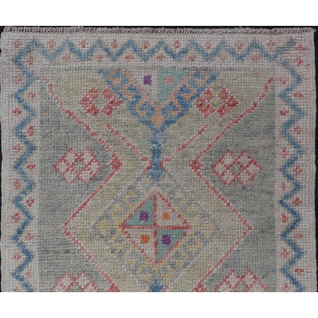 Vibrant Modern Turkish Oushak Rug Colorful Accents 2'7 X 3'5 For Sale In Atlanta - Image 6 of 10
