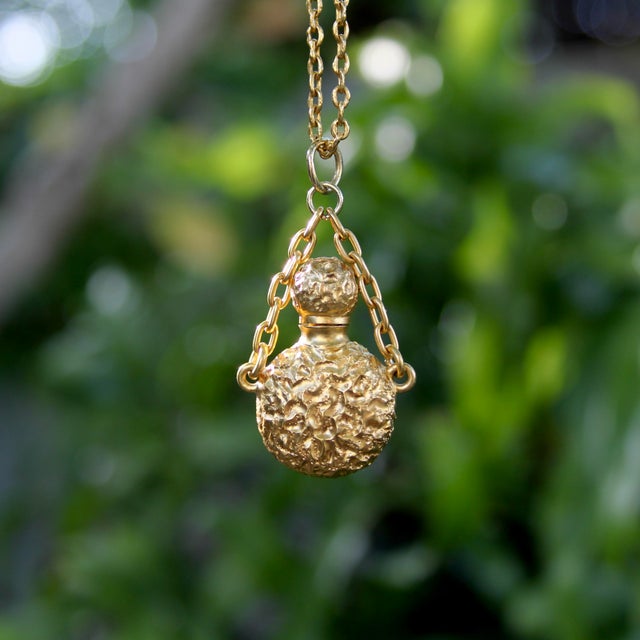 Late 19th Century Victorian 18k Gold Perfume Bottle Pendant For Sale - Image 10 of 10