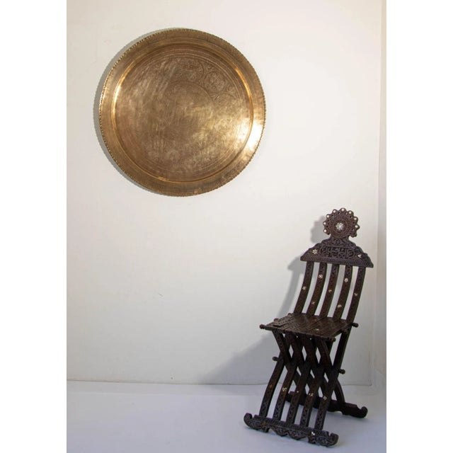 1950s Hanging Metal Brass Tray Mid Century Modern Chinoiserie Wall Decor 35 in D For Sale - Image 4 of 12