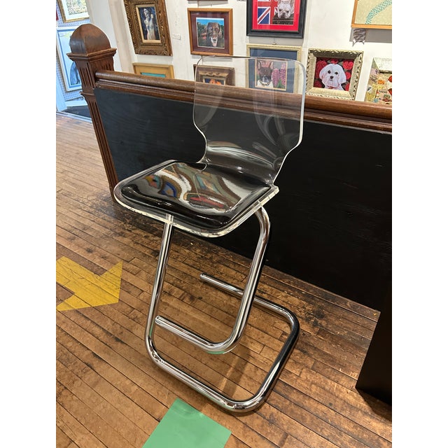 Lucite and Black Patent Leather Designer Luigi Bardini Bar Stools -a Pair For Sale - Image 4 of 15