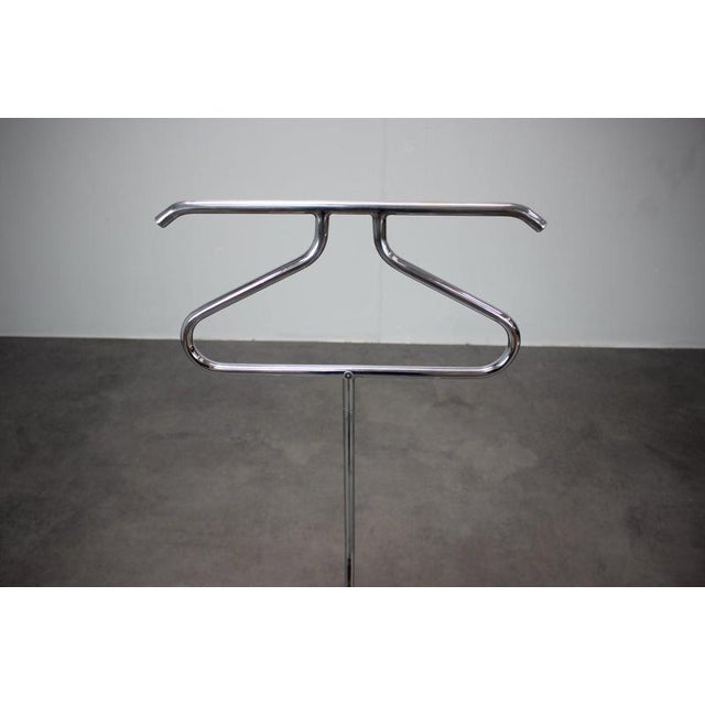 Rare vintage valet stand designed by Arnošt Beek for Mucke Melder, Germany, circa 1930. This elegant piece features a...