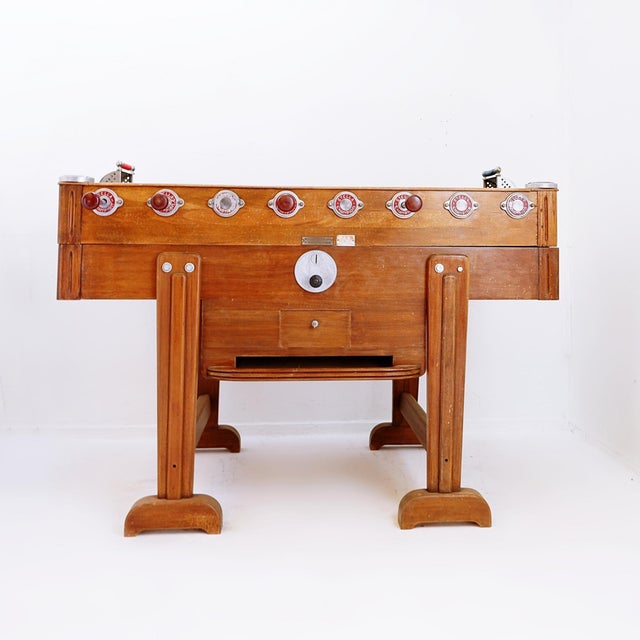 Stella - Mid-20th-century French foosball table Measures : 142x100cm - H:102cm The age of a Stella foosball table can be...