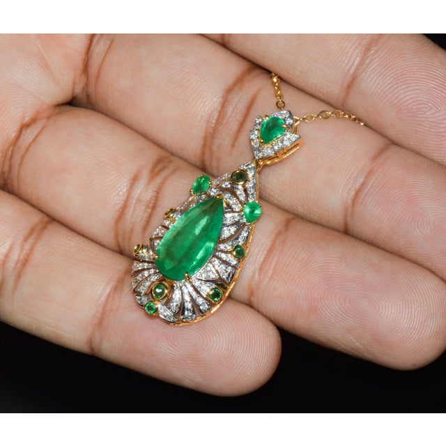 Late 20th Century Gia Natural 4.10Cts Emerald Diamond Solid 18k Gold Pendant Necklace For Sale - Image 10 of 15