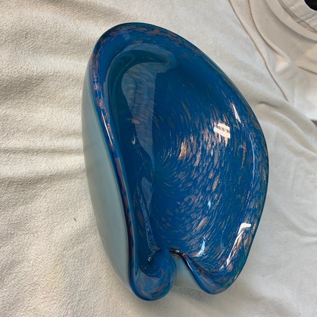 Mid-Century Modern Vintage Murano Biomorphic Art Glass Bowl – Heavy Blue Swirl With Gold Aventurine Flecks, 3.5 LBS For Sale - Image 3 of 5