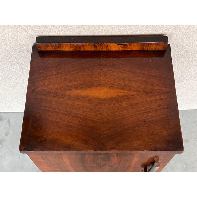 Early 20th Century Pair of Art Deco Side Cabinets or Nightstands with Ebonized Base For Sale In Miami - Image 6 of 18