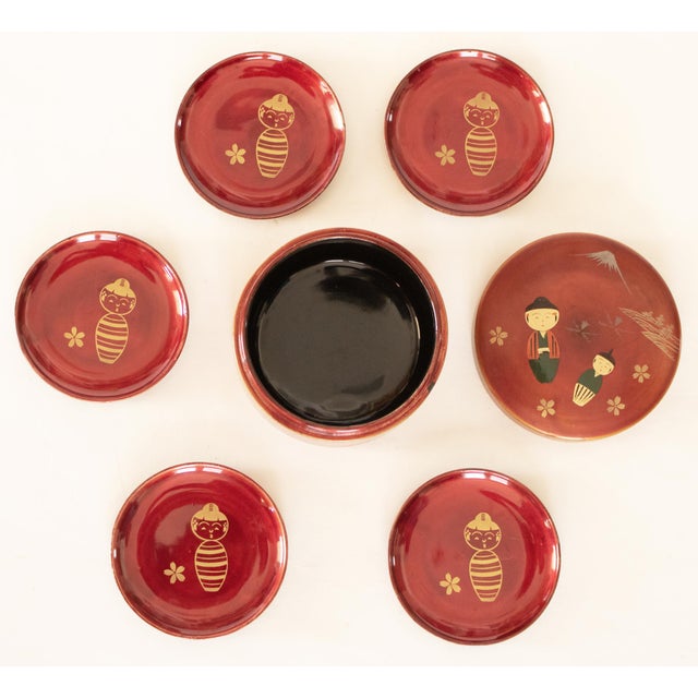 1950s Showa Era Japanese Lacquered Red Wood Set/5 Coasters in Box For Sale - Image 4 of 11
