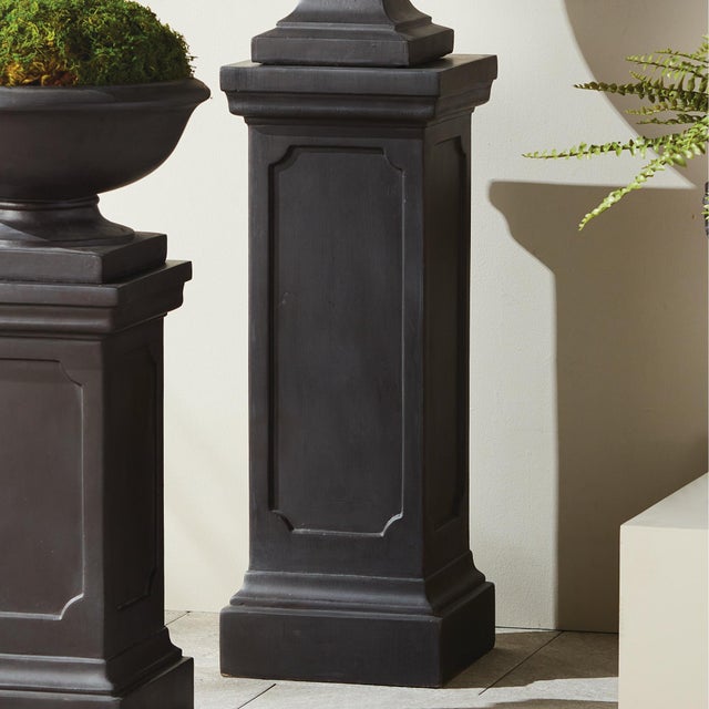 Kenneth Ludwig Chicago Fibreclay Chambers Pedestal Tall For Sale - Image 4 of 8