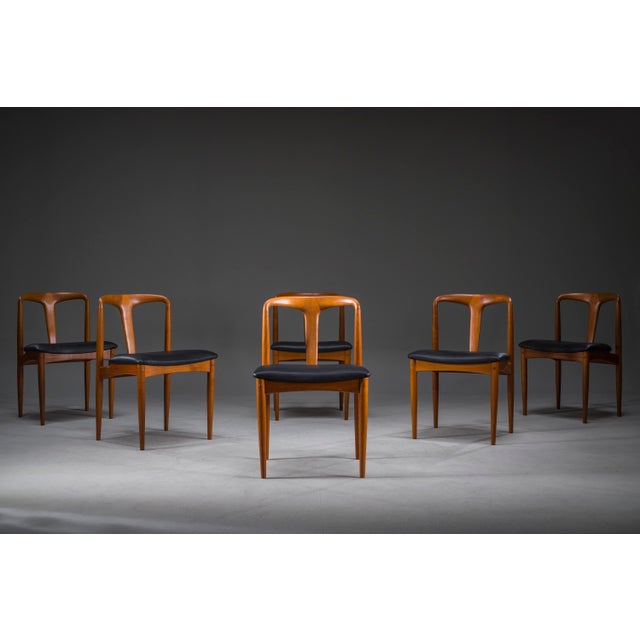 Juliane Dining Chairs in Teak and Black Leather by Johannes Andersen for Uldum Møbelfabrik, Denmark, 1960s, Set of 6 For Sale - Image 10 of 18