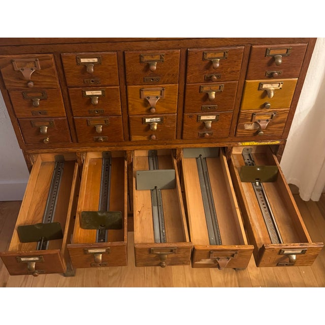 Antique Oak Library Bureau Makers Card Catalog Cabinet – 30 Drawers For Sale In Pittsburgh - Image 6 of 7