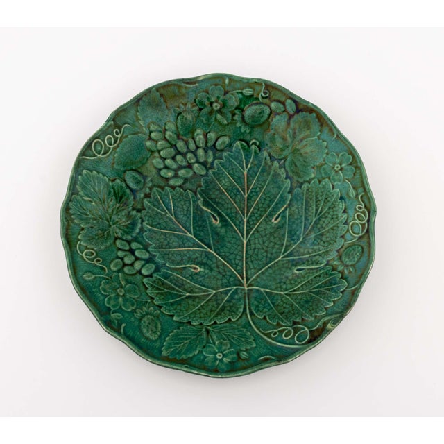 English Majolica Strawberry & Grape Tableware, 16 For Sale - Image 10 of 14