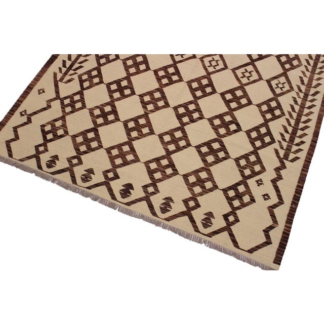Contemporary Contemporary Ivory/Brown Hand-Woven Kilim Wool Rug - 5'11 X 8'4 For Sale - Image 3 of 8
