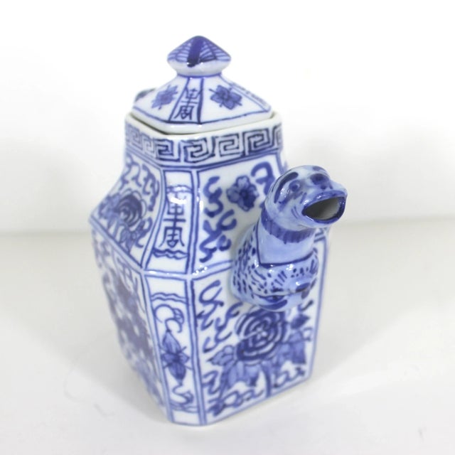 Early 20th Century Vintage Chinese Qianlong Nian Zhi Porcelain Teapot Featuring a Dragon and Foo Dog For Sale - Image 5 of 9