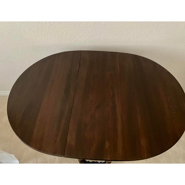 Brown Vintage 1930s Oval Gate-Leg Drop-Leaf Table by Elite Furniture Co. Excellent Condition For Sale - Image 8 of 17