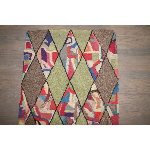 Early 20th Century Zabihi Collection Dazzling American Hooked Small Rug - 2'4" x 5'1" For Sale In New York - Image 6 of 6