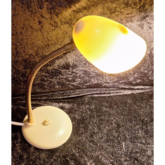 1950s Mid-Century Modern German Table Lamp in Ivory-Colored Bakelite, 1950s For Sale - Image 5 of 7