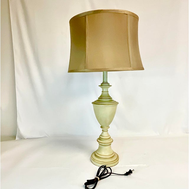 1970s Vintage French Empire Neoclassical Urn Style Tole Table Lamp. For Sale - Image 11 of 14