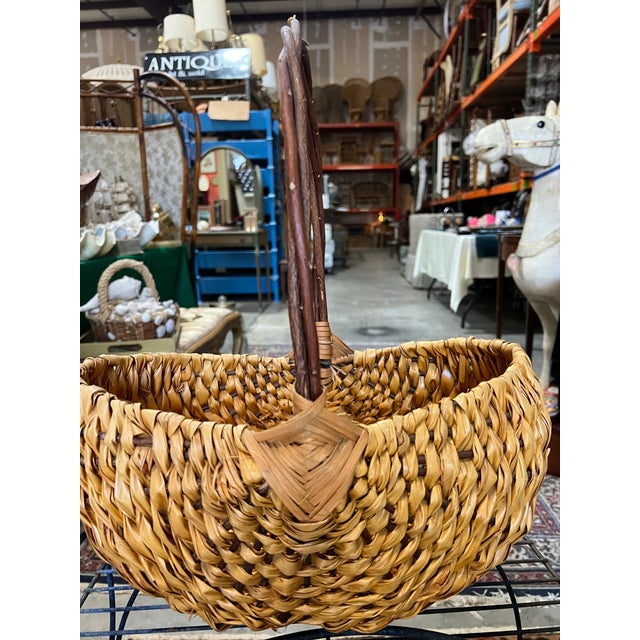 Up for consideration is a beautiful vintage hand woven wicker basket with a dark brown handle. This would look lovely in...