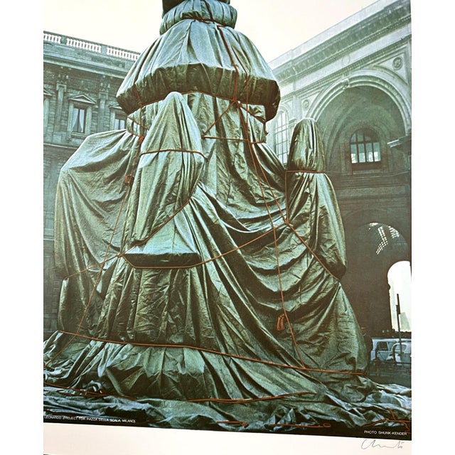 Paper Signed Christo and Jeanne-Claude Wrapped Monument to Leonardo Da Vinci, Piazza Della Scala, Milan Original 1970 First Limited Edition Collotype Print For Sale - Image 7 of 10