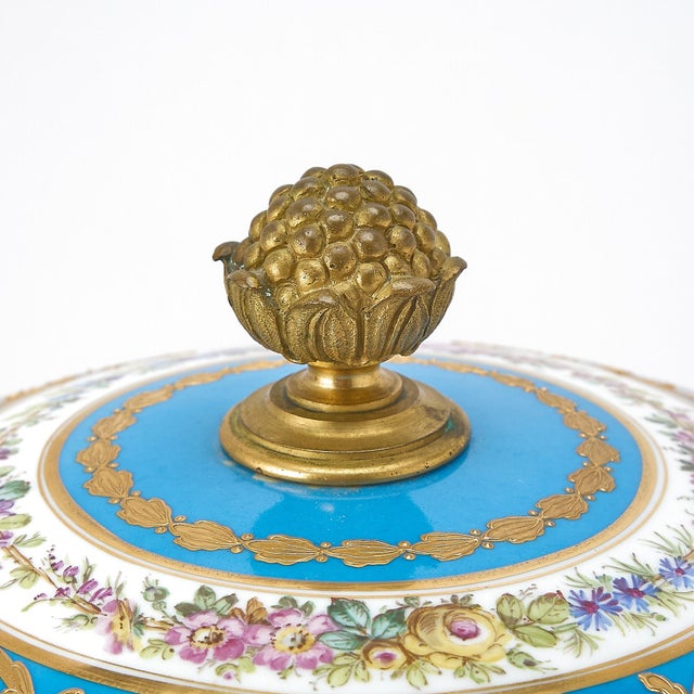 19th Century French Sèvres Porcelain Covered Decorative Potpourri / Urn For Sale - Image 4 of 10
