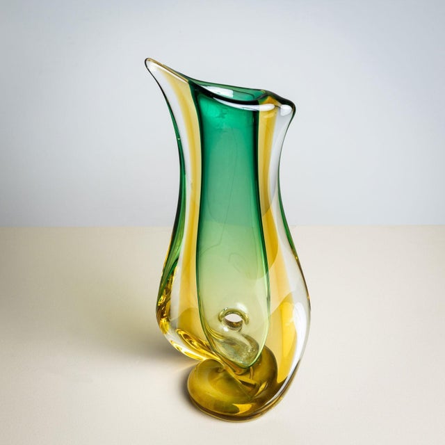 An extraordinary glass vase by Seguso Vetri d’Arte, crafted in Italy in the mid-20th century. Made of clear glass with...