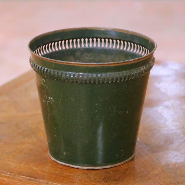 Early 20th Century French Green Tole Waste Basket With Bird Decoration For Sale In Dallas - Image 6 of 8