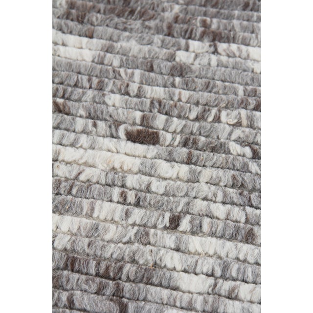 Contemporary Exquisite Rugs Hamilton Hand Knotted Wool Gray & Ivory - 8'x10' For Sale - Image 3 of 8