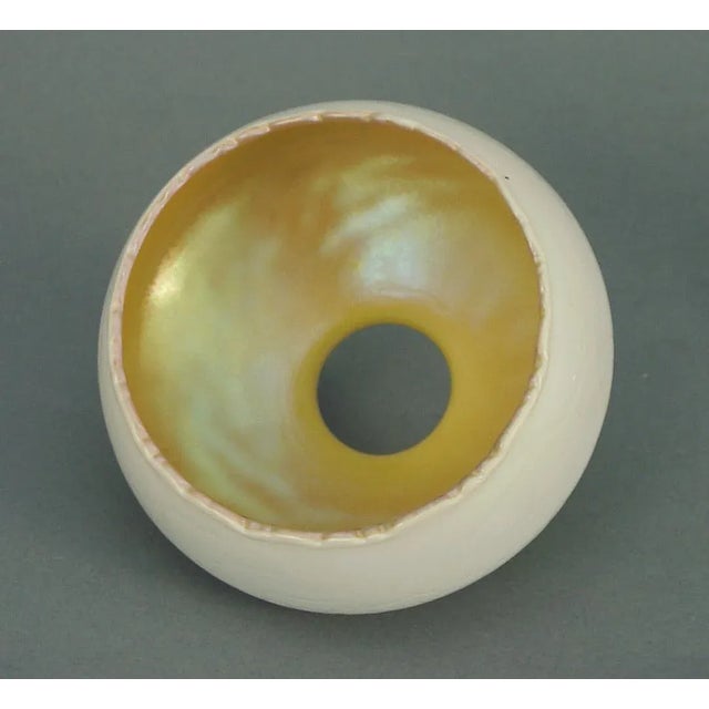 1900s French Art Nouveau Brass Desk/Table Lamp With Steuben Calcite Shade For Sale In San Francisco - Image 6 of 8