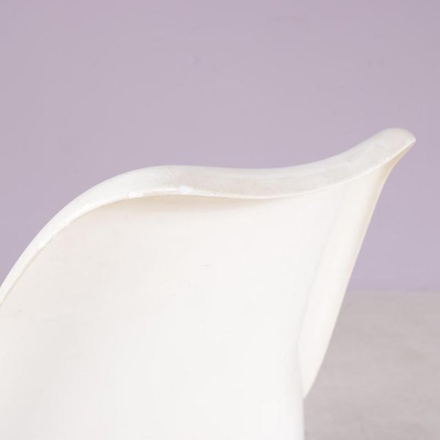 Tulip Side Chair in White Coated Aluminium with Plastic and Fabric Cushion by Eero Saarinen for Knoll Int. USA, 1970s For Sale - Image 5 of 12