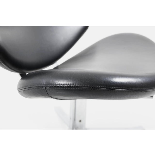 EJ5 Corona Lounge Chair in Steel and Black Leather by Poul M. Volther for Erik Jørgensen Møbelfabrik, 1960s For Sale - Image 6 of 7