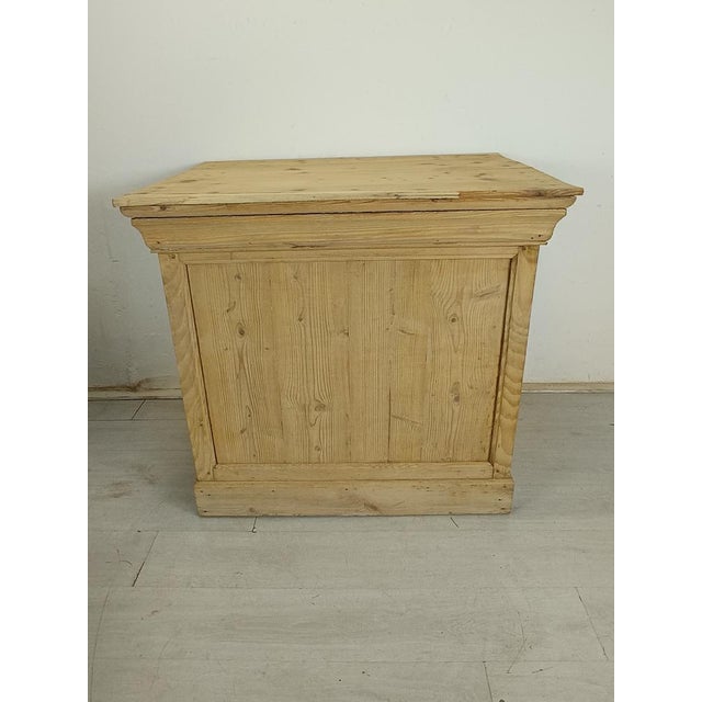Stripped Fir Counter, in Good conditions. Designed before 1890
