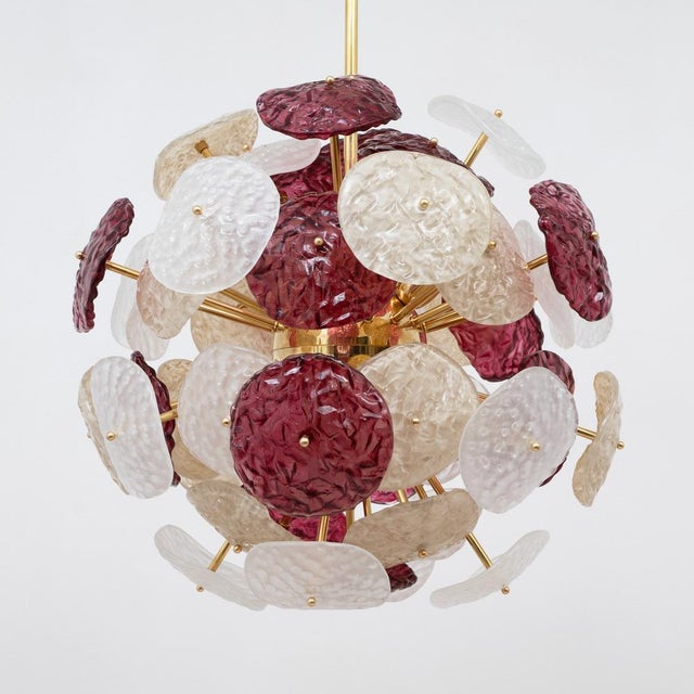 Metal Sputnik Murano Glass Chandelier in Cherry Red, White and Champagne with Brass Structure, 2000 For Sale - Image 7 of 12