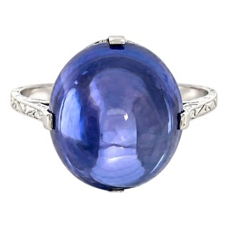 18k White Gold Oval Cabochon Igi Lab-Grown Blue Solitaire Ring, Size 6.25 For Sale