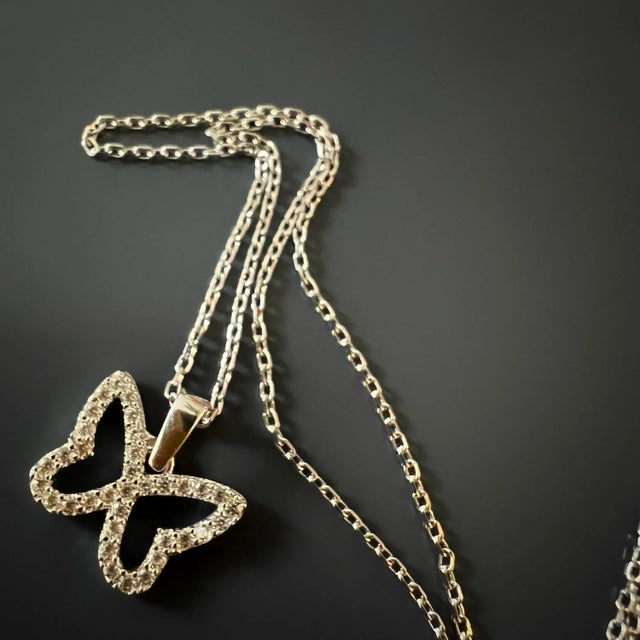 Silver Sparkly Butterfly Necklace For Sale In Miami - Image 6 of 8