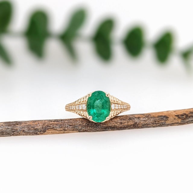 Modern 1.5ct Emerald Ring with Earth Mined Diamonds in Solid 14k Yellow Gold Oval Size 6.75 For Sale - Image 3 of 8