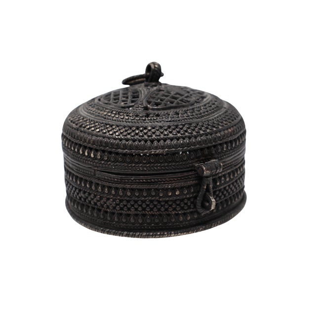 Antique Ornate "Lost Wax" Cast-Brass Dhokra-Type Box With Pierced Floral Lid & Rosette Feet For Sale - Image 10 of 18