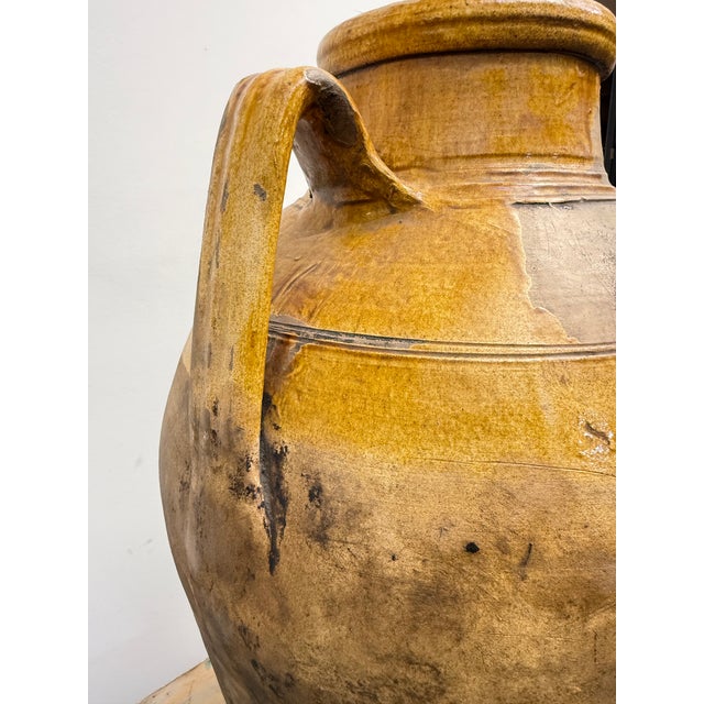 Antique 19th-Century Spanish Olive Jar With Honey Glaze For Sale In Los Angeles - Image 6 of 8