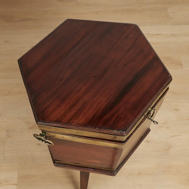 Antique English Mahogany Georgian Wine Cooler or Cellarette For Sale - Image 11 of 17