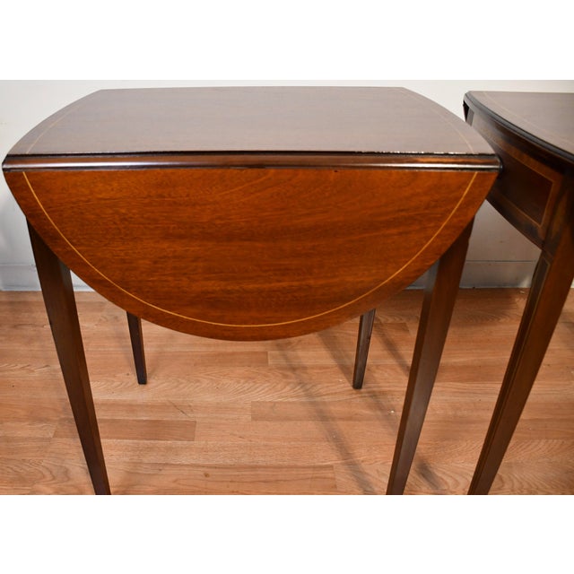1920 Pair of English Hepplewhite Mahogany & Satinwood Inlay Pembroke Side Tables / End Tables For Sale - Image 13 of 18