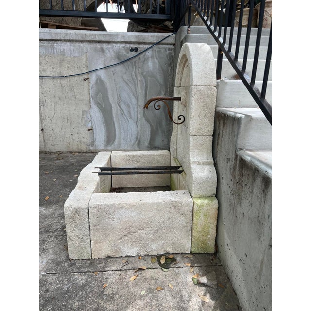 Mians, Small Arched Limestone Wall Fountain From Provence, France For Sale - Image 10 of 13