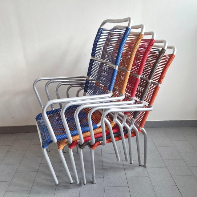 Good overall condition. Usual signs of wear on the aluminum. Defect in the cording on the gray and blue seats: see photos....