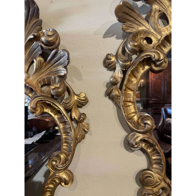 French Pair of 19th Century Italian Louis XV Carved Giltwood Wall Mirrors For Sale - Image 3 of 10