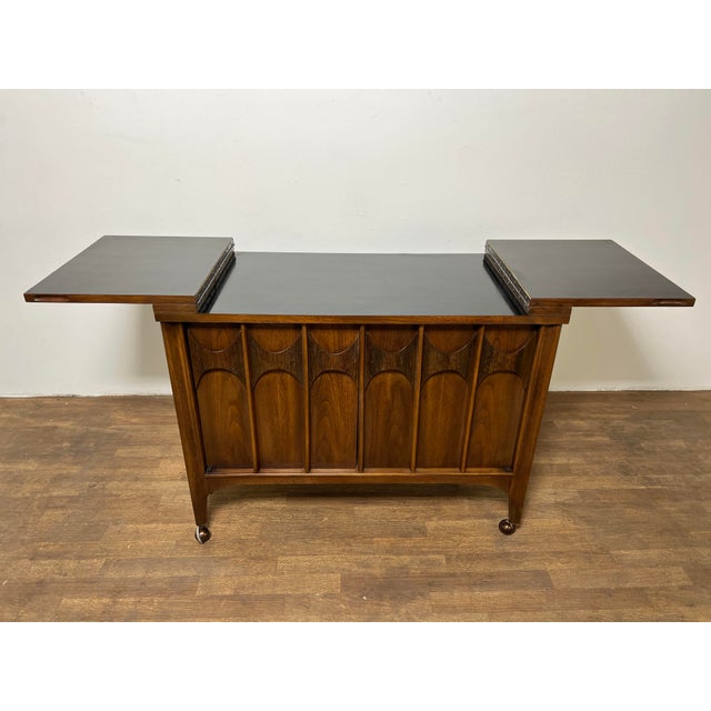 Kent Coffey Kent Coffey Mid-Century Modern Bar / Drinks Serving Cart With Expandable Top For Sale - Image 4 of 12