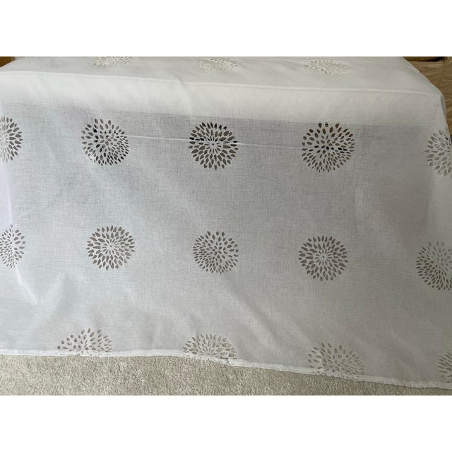 White Tissue Linen Table Cloth For Sale - Image 4 of 8