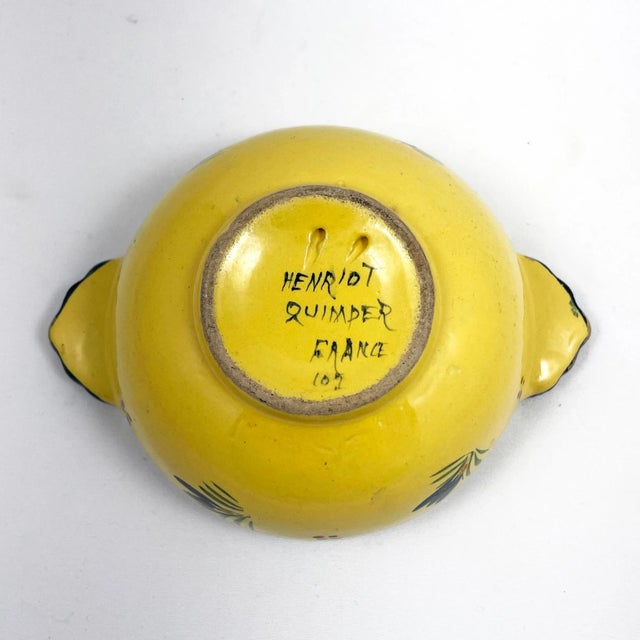 1930s Vintage Henriot Quimper Soleil Yellow Handled Bowl/Cider Cup With Breton Man & Floral Motif For Sale - Image 5 of 7