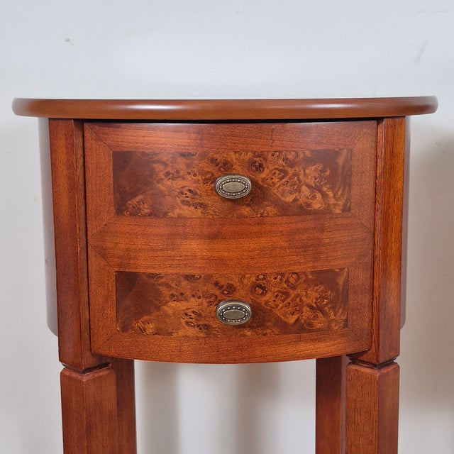 2000s Petite Oval Cherry & Burl Wood Inlay Traditional Side Tables Nightstands W/ Single Drawers, a Pair For Sale In Washington DC - Image 6 of 12