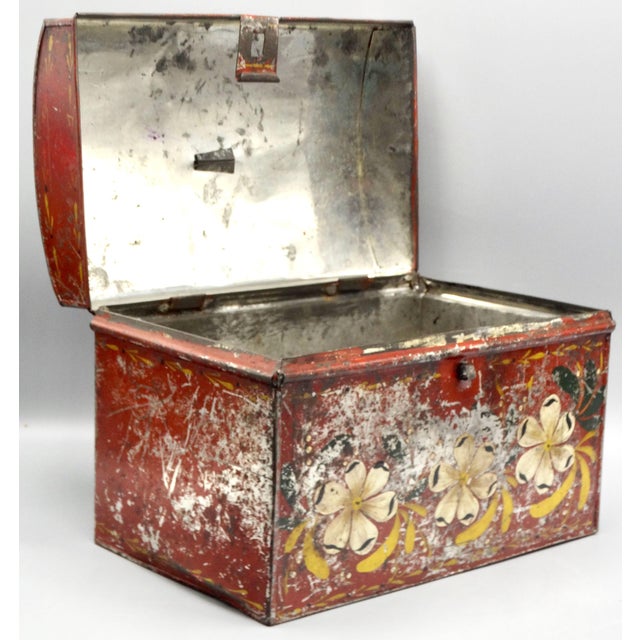 19th-Century American Hand Painted Tole Box For Sale - Image 6 of 15