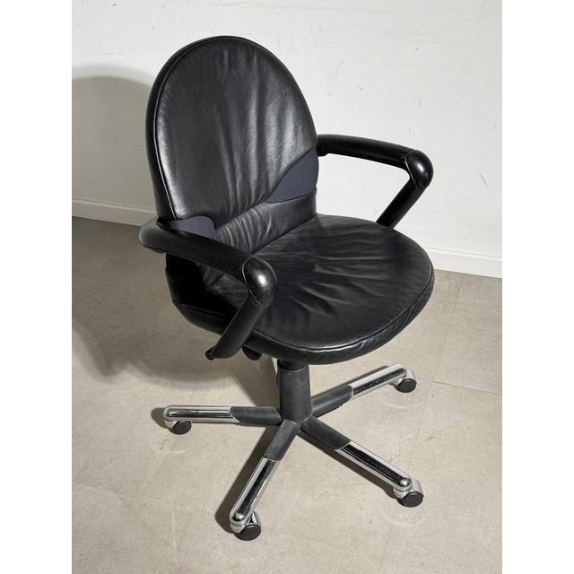 The Persona chair is one of Bellini’s most distinctive office designs from the late 20th century, combining ergonomic...