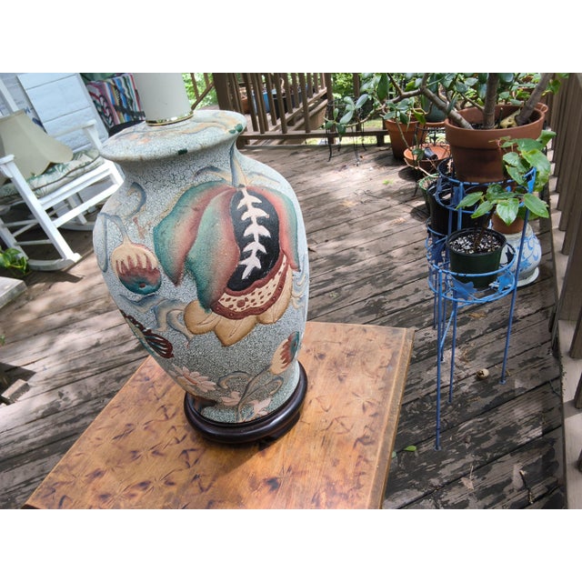 Chinoiserie Vintage Frederick Cooper Tobacco Leaf Table Lamp Featuring Hand-Painted Floral and Bird Motifs. For Sale - Image 3 of 18