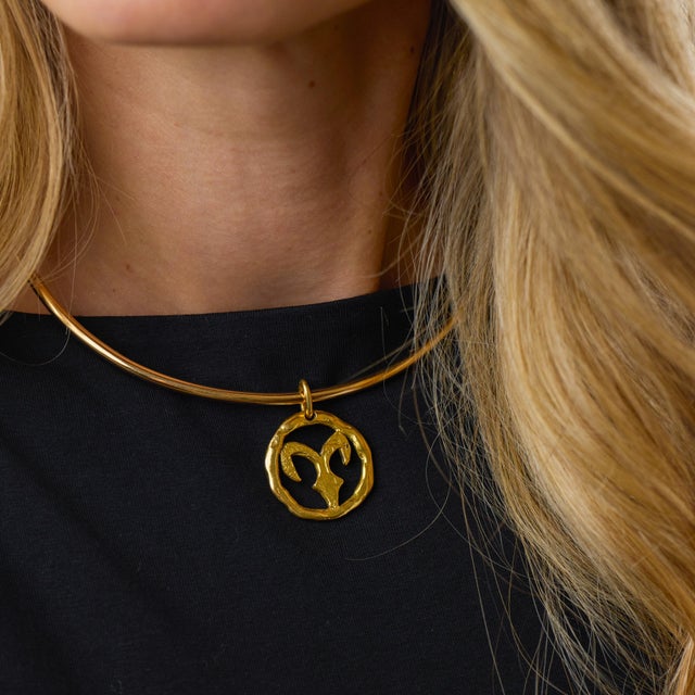 Cartier 1960s Cartier George l'Enfant French 18k Yellow Gold Zodiac Choker Necklace For Sale - Image 4 of 5